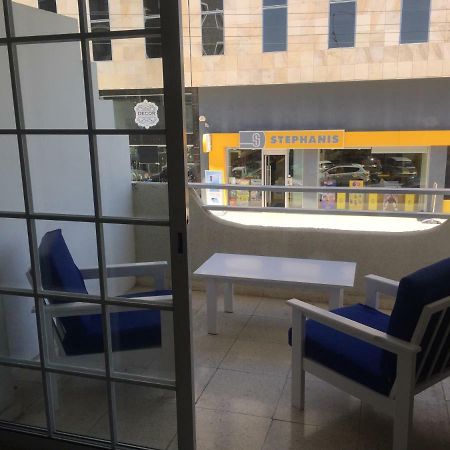 Modern Apartment In Paphos Town Centre Екстер'єр фото