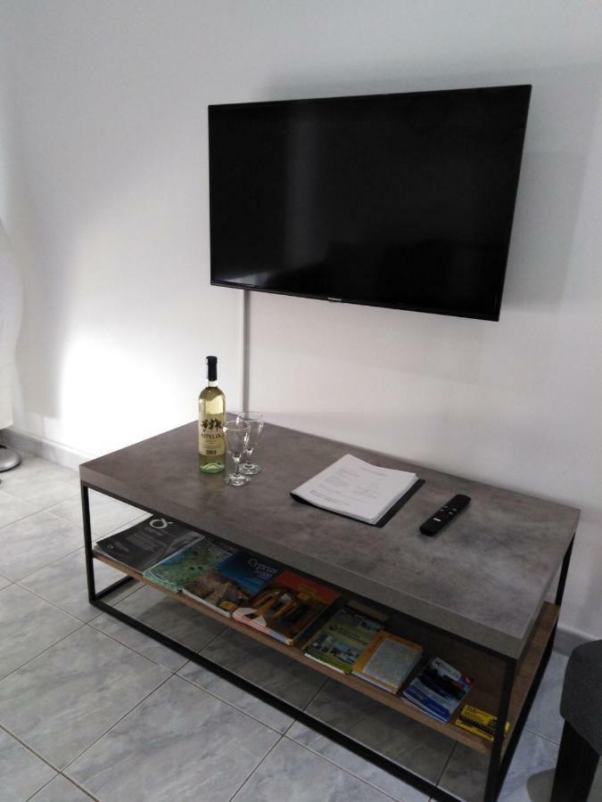 Modern Apartment In Paphos Town Centre Екстер'єр фото
