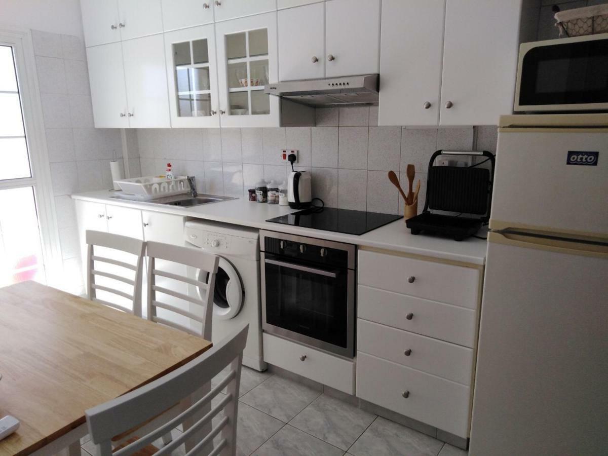 Modern Apartment In Paphos Town Centre Екстер'єр фото