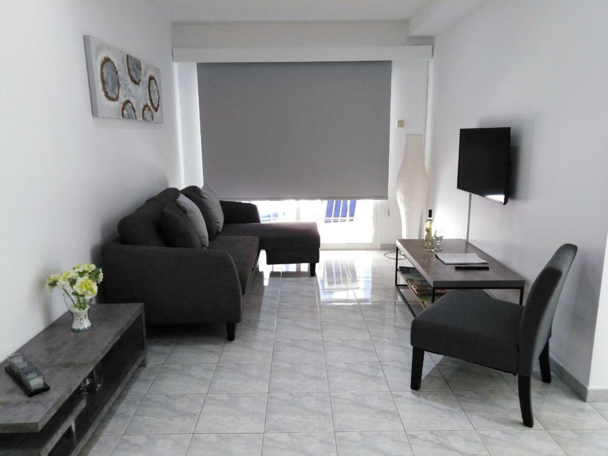 Modern Apartment In Paphos Town Centre Екстер'єр фото