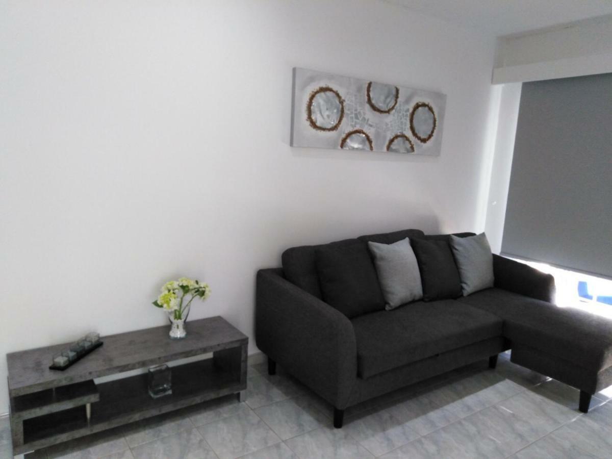 Modern Apartment In Paphos Town Centre Екстер'єр фото